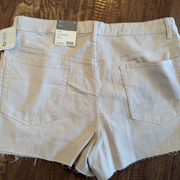 Jean shorts high waisted, slim leg cream, plus size 18 - Picture 5 of 7